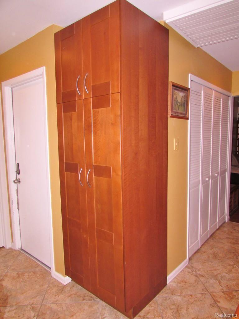 3415 West Utica Road Utica, MI 48317 - Photo 11 of 31 Pantry.jpg