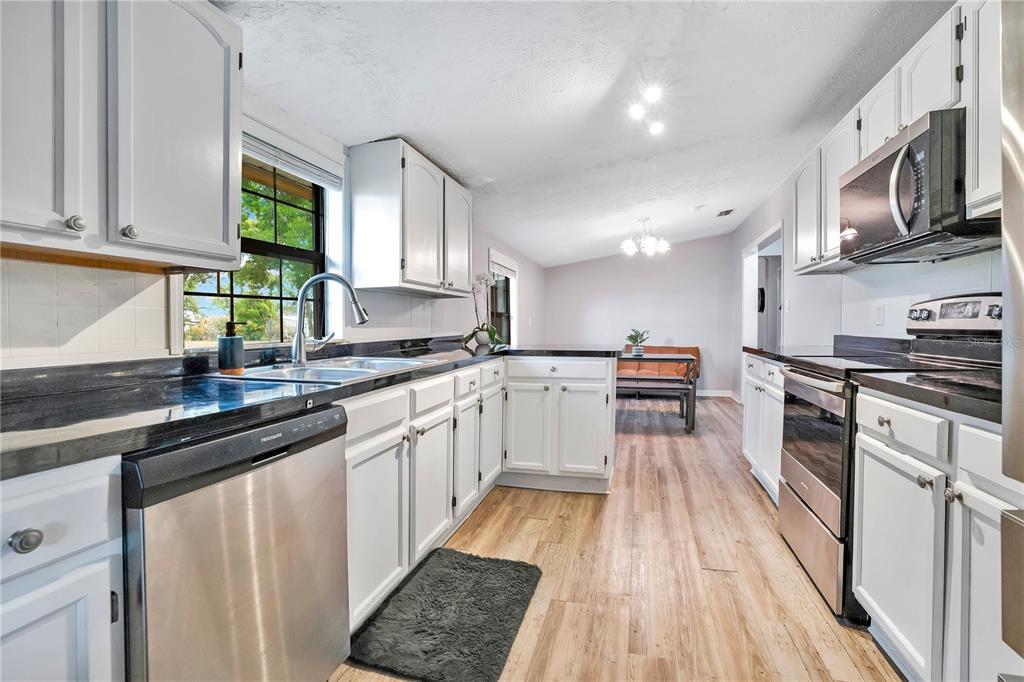 13713 Walden Sheffield Road Dover, FL 33527 - Photo 12 of 39