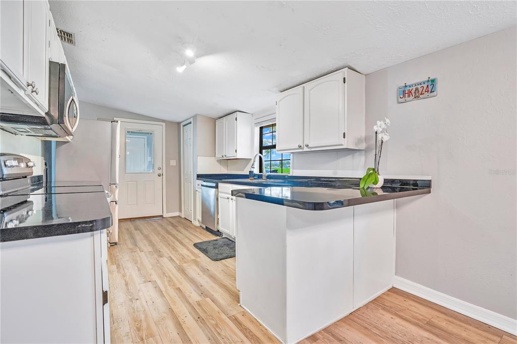 13713 Walden Sheffield Road Dover, FL 33527 - Photo 16 of 39