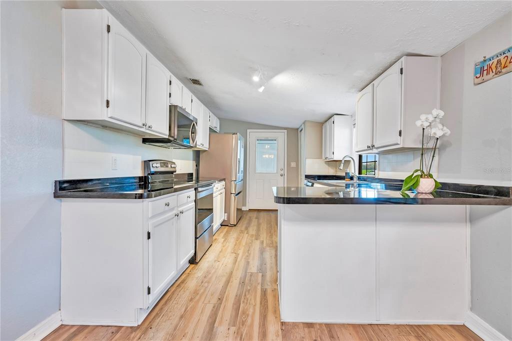 13713 Walden Sheffield Road Dover, FL 33527 - Photo 10 of 39