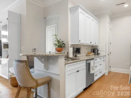 $525,000 | 2964 Selwyn Avenue, Unit 209, Charlotte, NC 28209