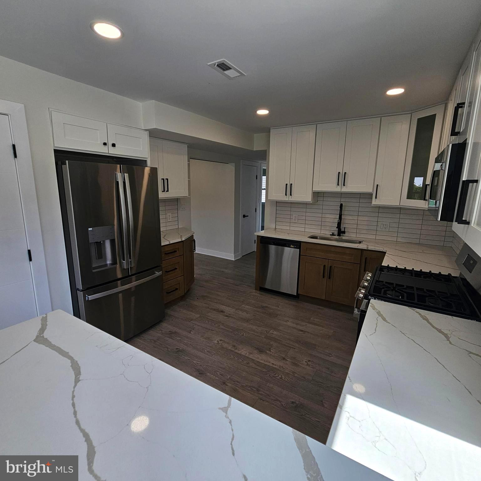 9215 Andover Road Philadelphia, PA 19114 - Photo 5 of 28