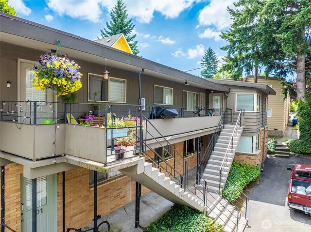 $2,145,000 | 6515 5th Avenue Northeast, Seattle, WA 98115