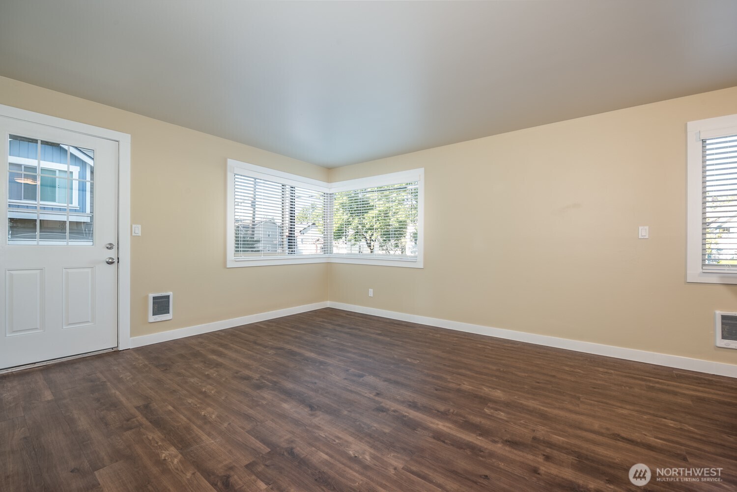 6515 5th Avenue Northeast Seattle, WA 98115 - Photo 3 of 13