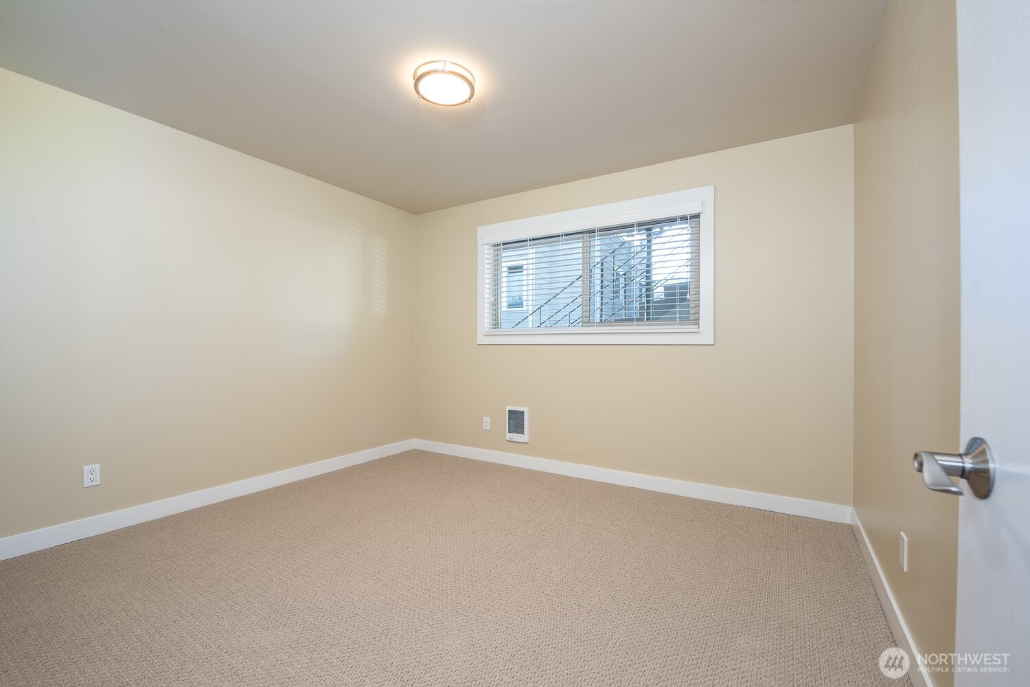 6515 5th Avenue Northeast Seattle, WA 98115 - Photo 8 of 13