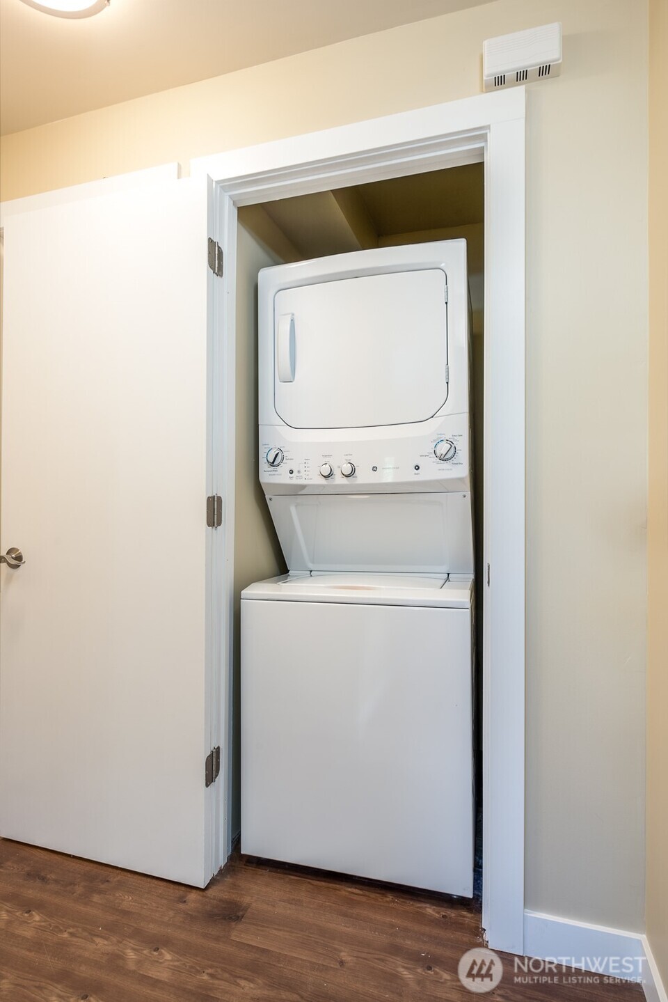 6515 5th Avenue Northeast Seattle, WA 98115 - Photo 10 of 13