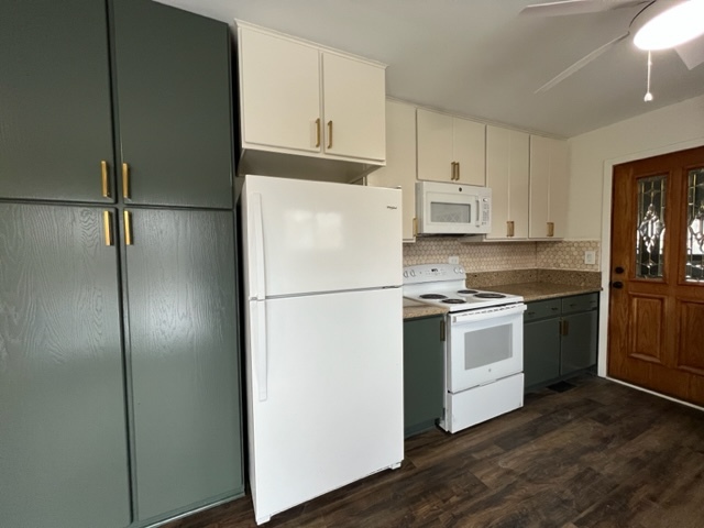 Undisclosed Address Naperville, IL 60565 - Photo 8 of 23 a white refrigerator freezer and a stove top oven