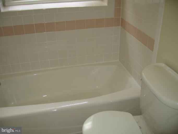 13920 Flint Rock Road Rockville, MD 20853 - Photo 16 of 29 Bath