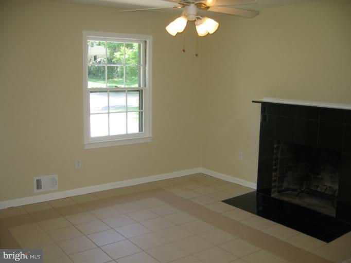 13920 Flint Rock Road Rockville, MD 20853 - Photo 22 of 29 Family Room