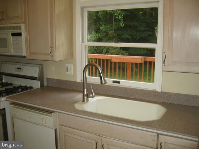 13920 Flint Rock Road Rockville, MD 20853 - Photo 24 of 29 Kitchen