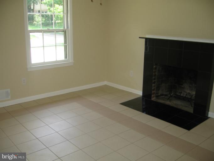 13920 Flint Rock Road Rockville, MD 20853 - Photo 10 of 29 Family Room