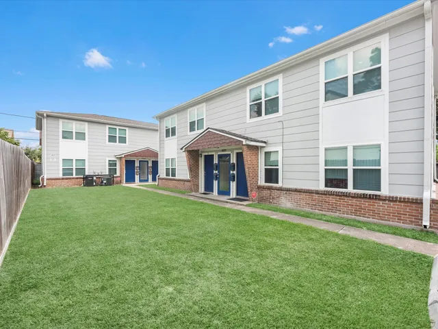 a view of a house with a backyard