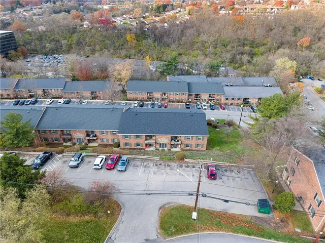 $139,900 | 1060 Chatham Park Drive, Unit E, Pittsburgh, PA 15216