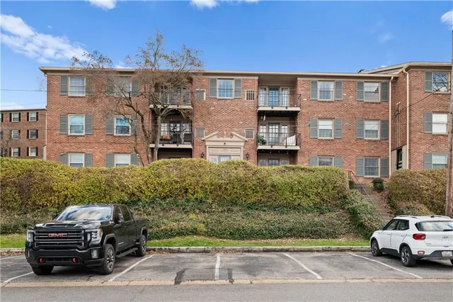 $139,900 | 1060 Chatham Park Drive, Unit E, Pittsburgh, PA 15216