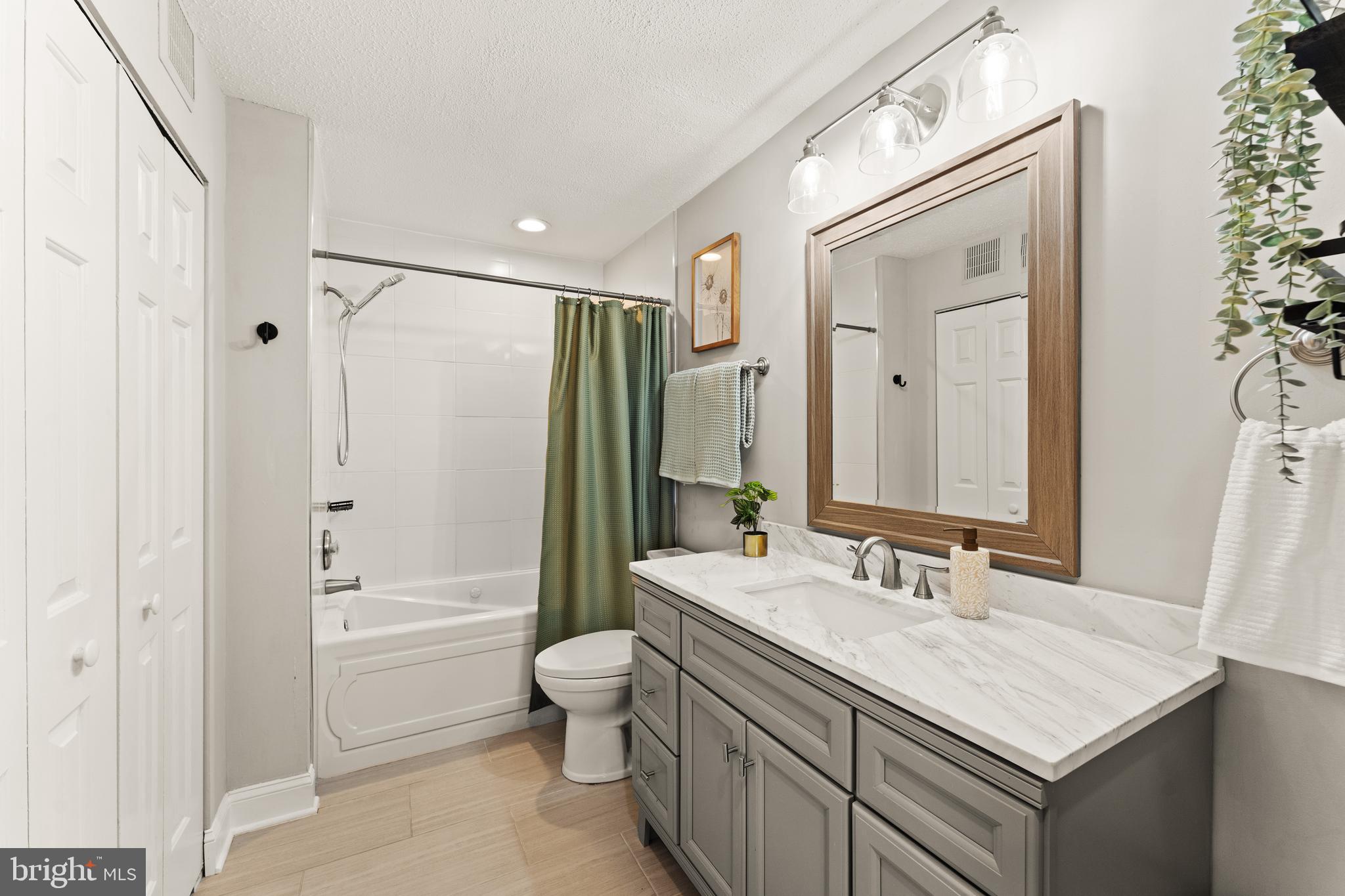 124 Fort Evans Road Southeast, Unit B Leesburg, VA 20175 - Photo 18 of 39 Soaking tub in the en-suite bathroom