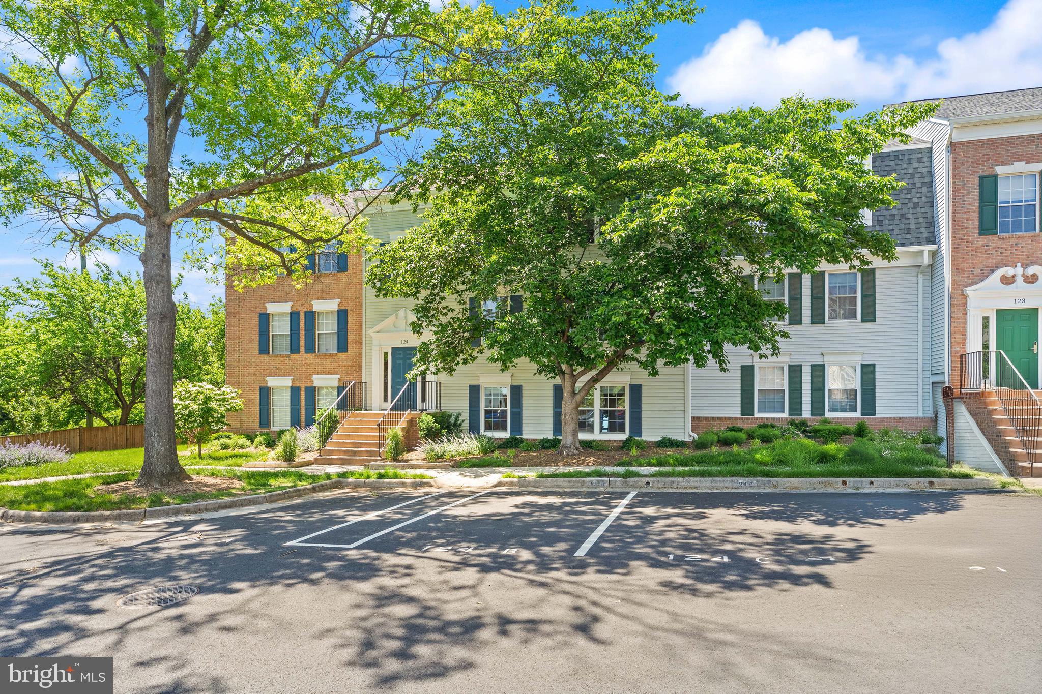 124 Fort Evans Road Southeast, Unit B Leesburg, VA 20175 - Photo 31 of 39 Well-maintained and well-appointed condo