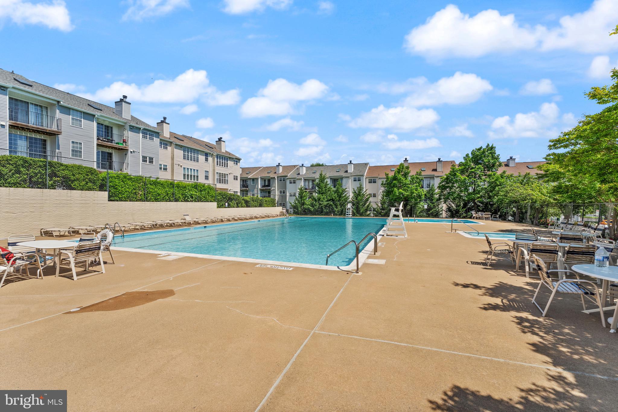 124 Fort Evans Road Southeast, Unit B Leesburg, VA 20175 - Photo 33 of 39 Outdoor pool