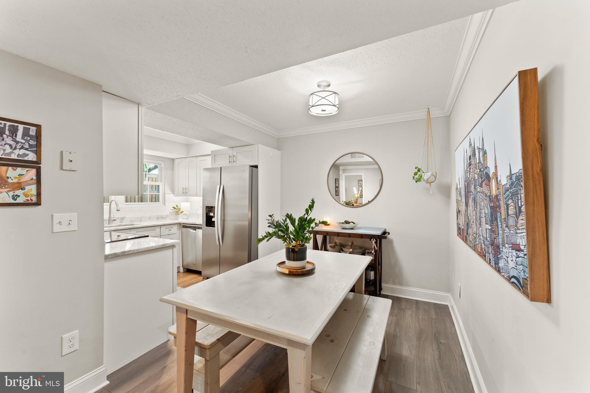 Dedicated dining area right off the kitchen