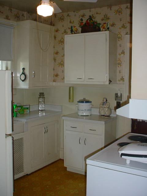 2023 York Road Southwest Roanoke, VA 24015 - Photo 9 of 16 Kitchen