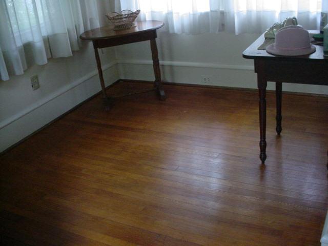 2023 York Road Southwest Roanoke, VA 24015 - Photo 10 of 16 Sun Parlor