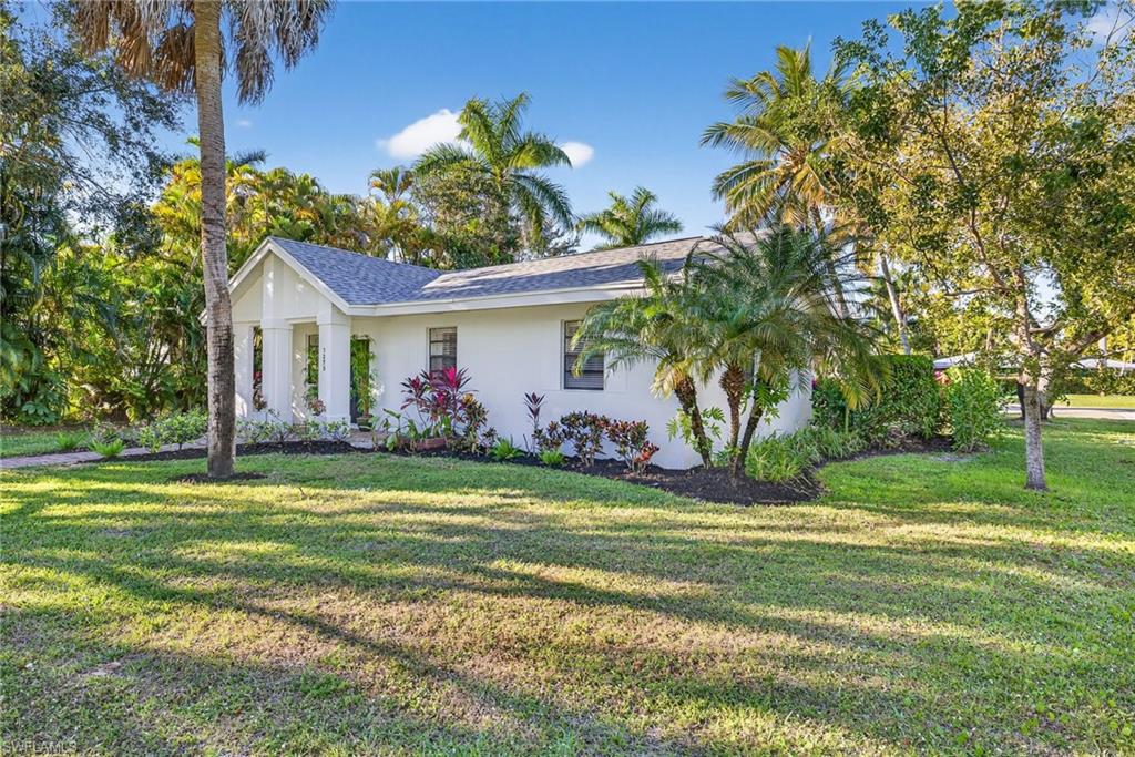 1275 8th Avenue North Naples, FL 34102 - Photo 3 of 32