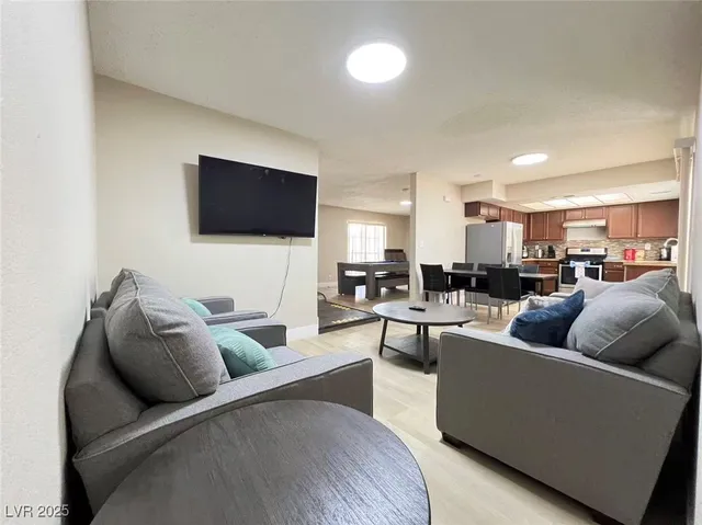 $3,000 | 3087 Capistrano Court, Las Vegas, NV 89121