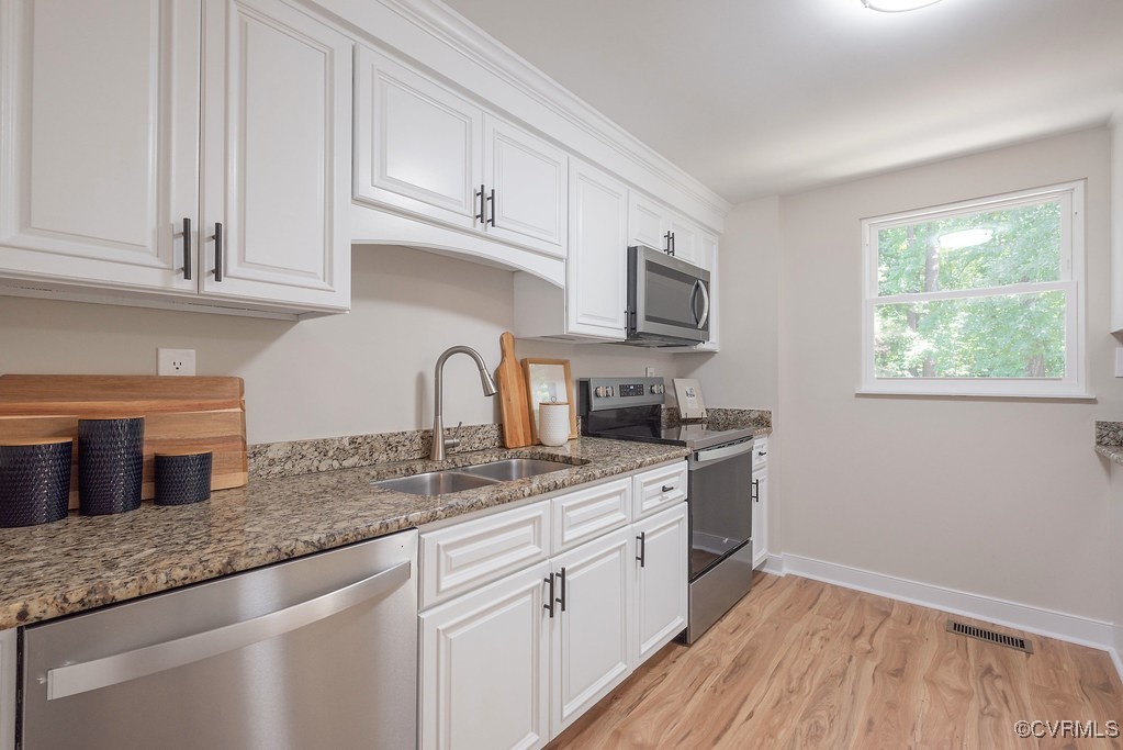 5003 Meredith Woods Road Glen Allen, VA 23060 - Photo 3 of 36 a kitchen with stainless steel appliances granite countertop a sink a stove and cabinets