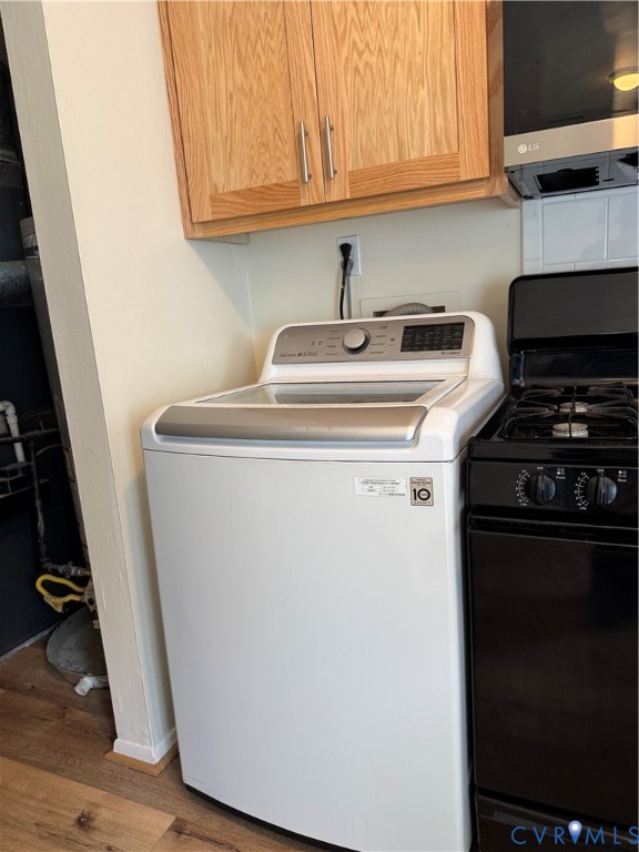 419 Roxana Road Henrico, VA 23075 - Photo 9 of 17 Modern white top-load washing machine