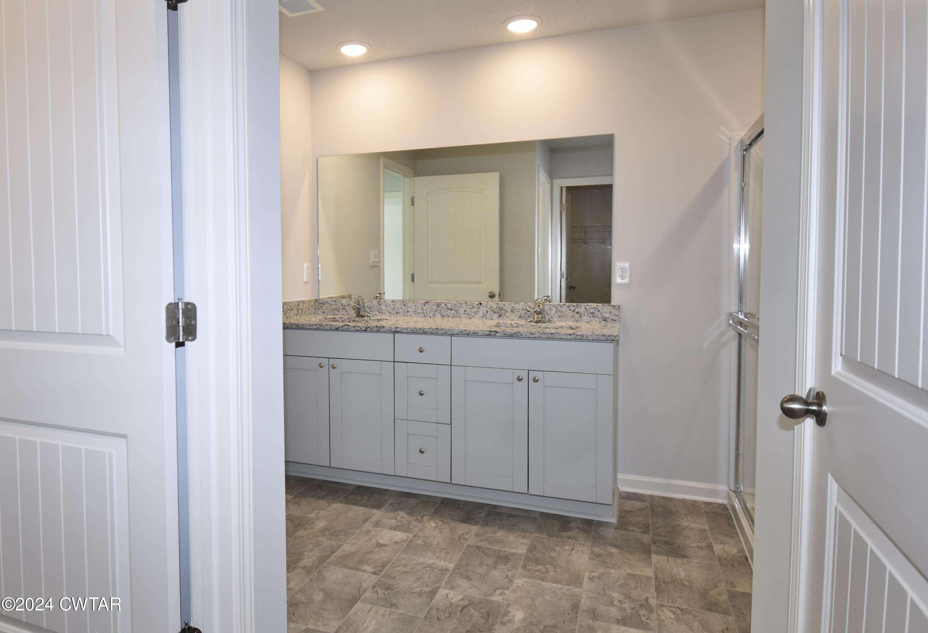67 Vintage Grove Road Jackson, TN 38305 - Photo 9 of 17 Primary Bathroom