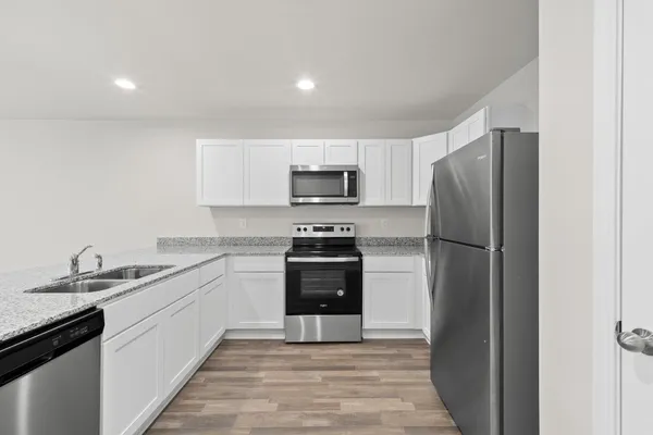 $2,300 | 630 Whispering Creek Avenue, Freeport, FL 32439