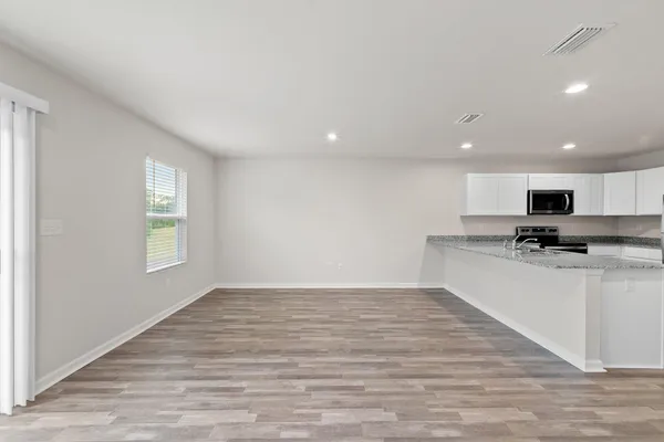 $2,300 | 630 Whispering Creek Avenue, Freeport, FL 32439