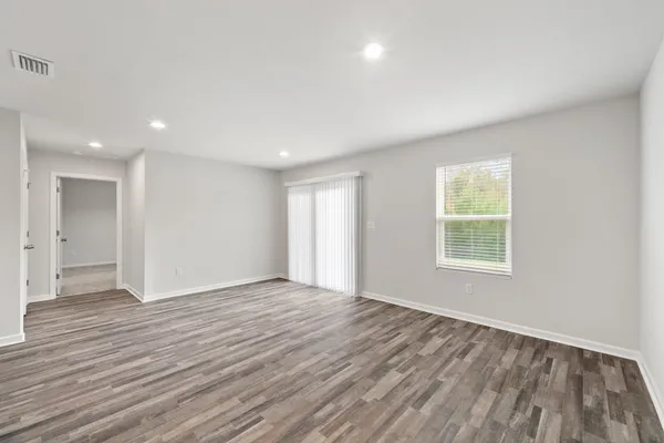 $2,300 | 630 Whispering Creek Avenue, Freeport, FL 32439