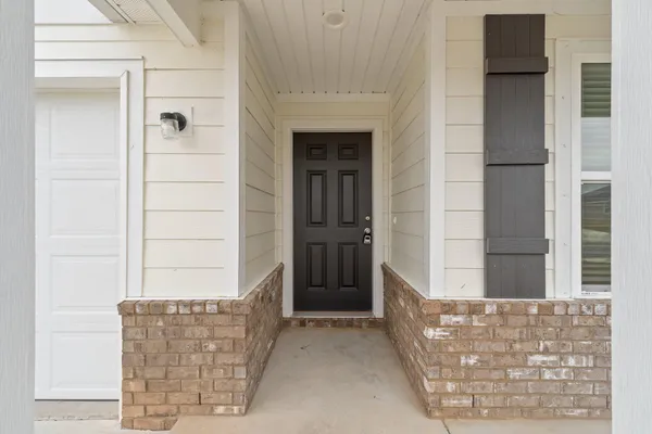 $2,300 | 630 Whispering Creek Avenue, Freeport, FL 32439