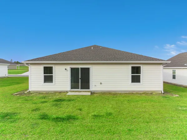 $2,300 | 630 Whispering Creek Avenue, Freeport, FL 32439