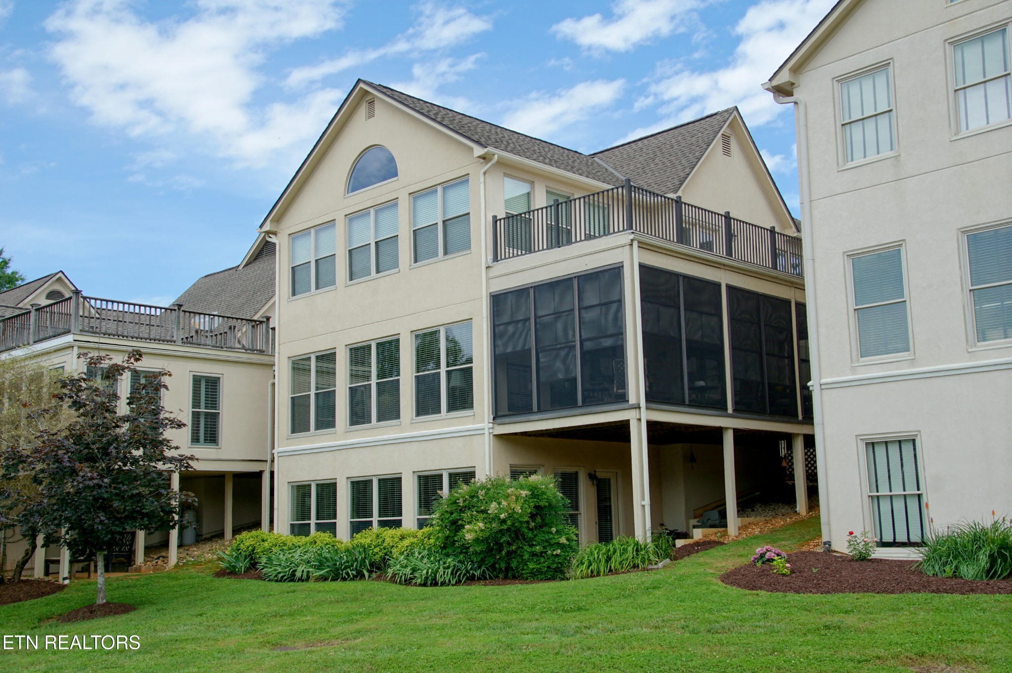 3417 Commodore Point Knoxville, TN 37922 - Photo 5 of 31 a front view of a house with a yard