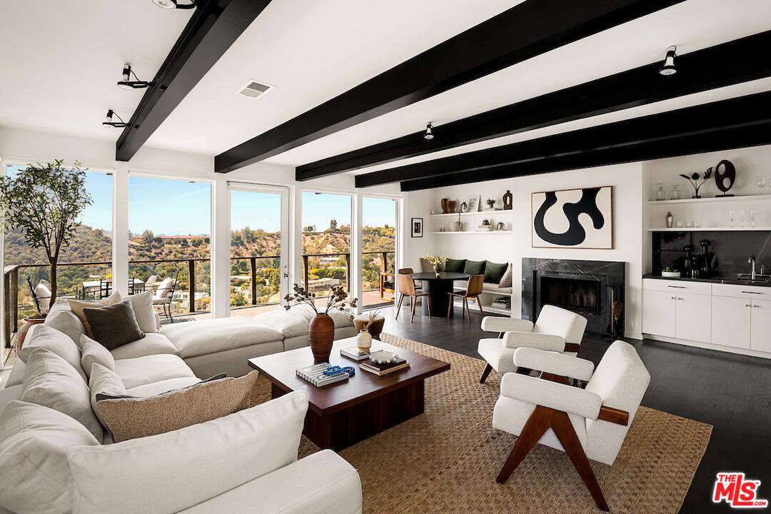 2235 Gloaming Way Beverly Hills, CA 90210 - Photo 11 of 33