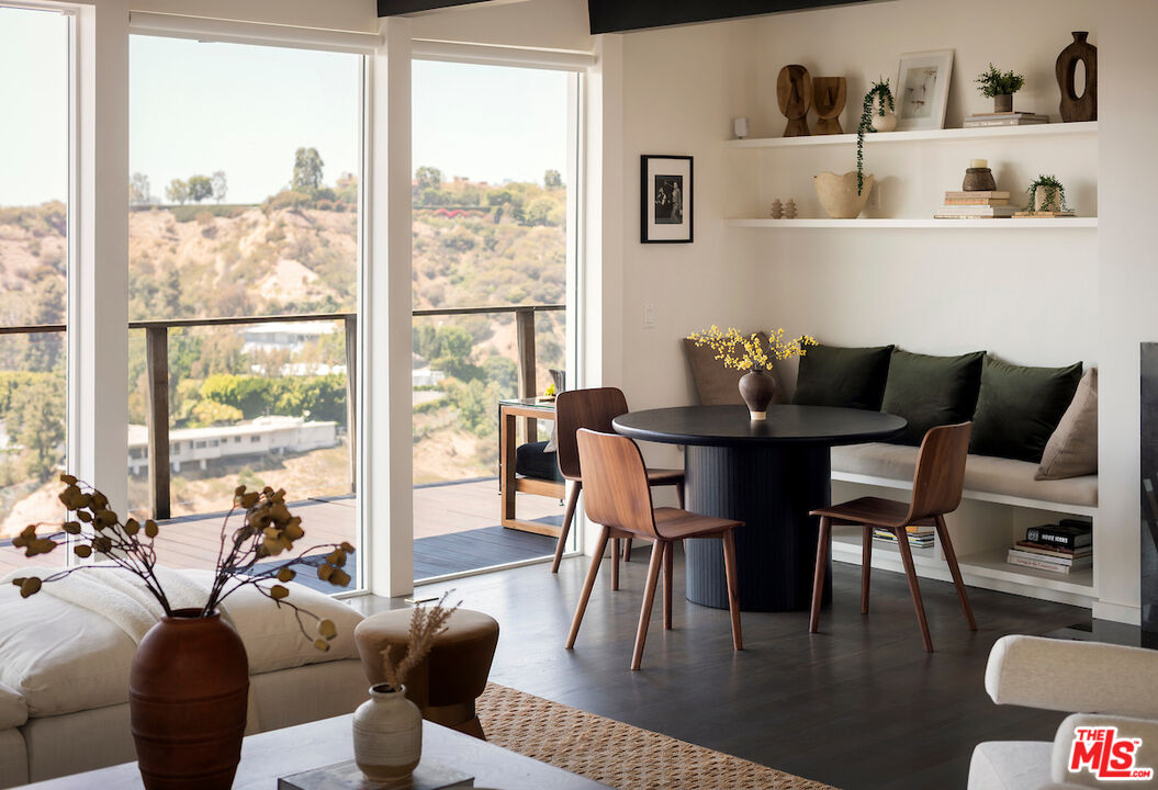 2235 Gloaming Way Beverly Hills, CA 90210 - Photo 12 of 33