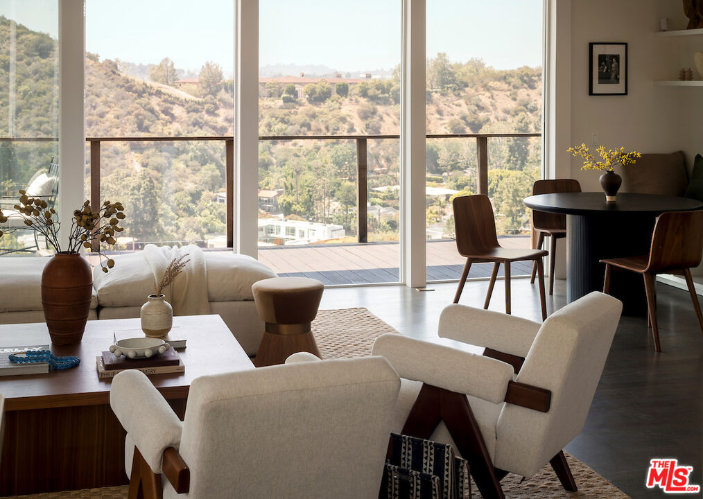 2235 Gloaming Way Beverly Hills, CA 90210 - Photo 13 of 33