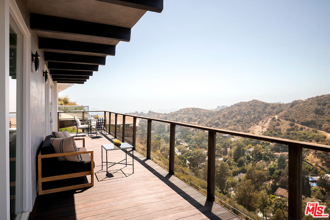 2235 Gloaming Way Beverly Hills, CA 90210 - Photo 15 of 33