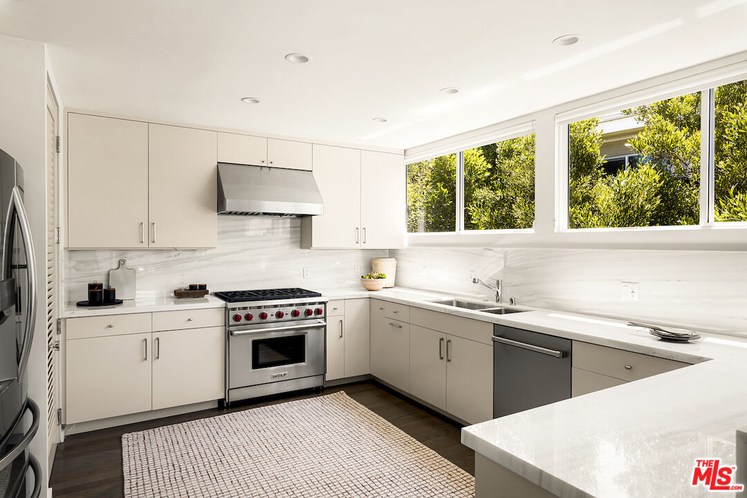 2235 Gloaming Way Beverly Hills, CA 90210 - Photo 17 of 33