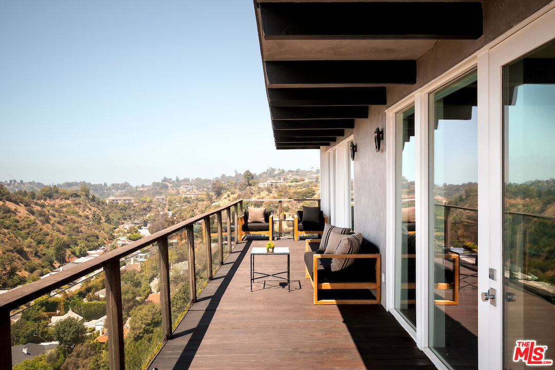 2235 Gloaming Way Beverly Hills, CA 90210 - Photo 27 of 33
