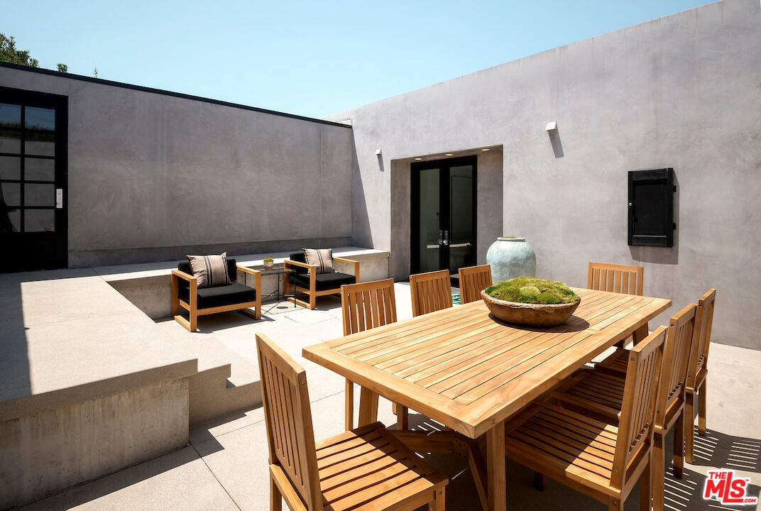 2235 Gloaming Way Beverly Hills, CA 90210 - Photo 4 of 33