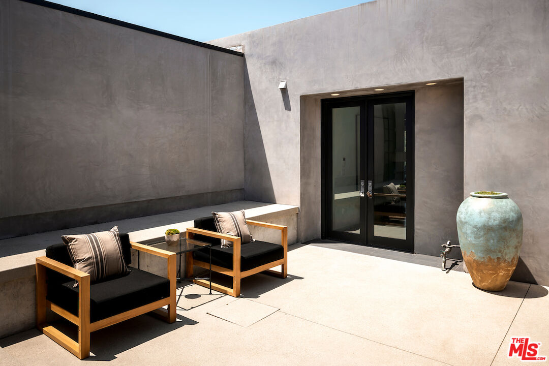 2235 Gloaming Way Beverly Hills, CA 90210 - Photo 6 of 33