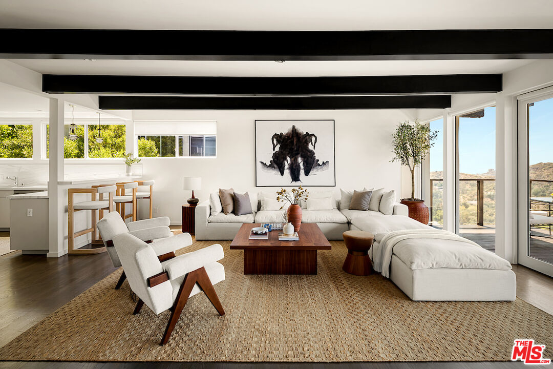 2235 Gloaming Way Beverly Hills, CA 90210 - Photo 8 of 33