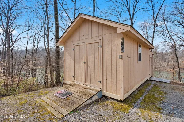 $475,000 | 1996 Tanyard Road, Hernando, MS 38632