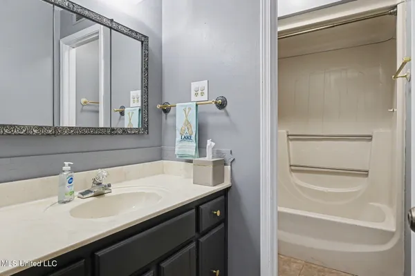 $475,000 | 1996 Tanyard Road, Hernando, MS 38632