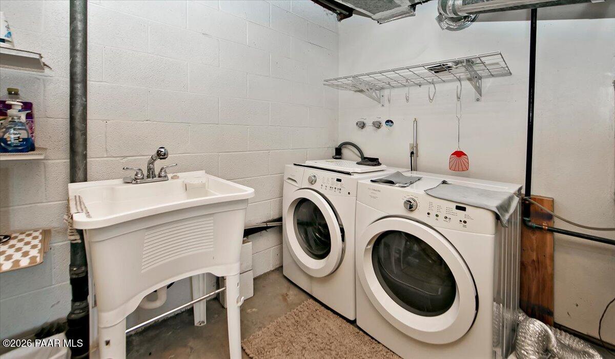 439 Canyon Springs Road Prescott, AZ 86303 - Photo 19 of 34 17-Laundry
