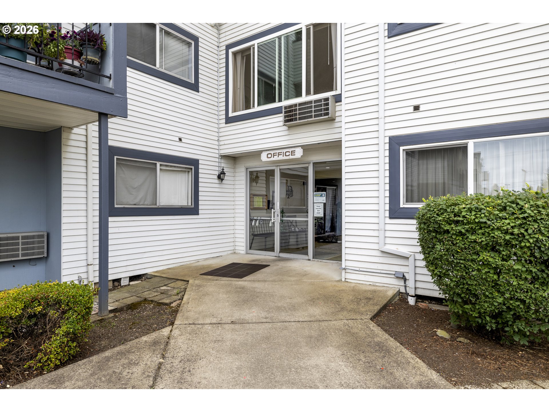 950 Evergreen Road, Unit 110 Woodburn, OR 97071 - Photo 2 of 38 Entrance/Foyer
