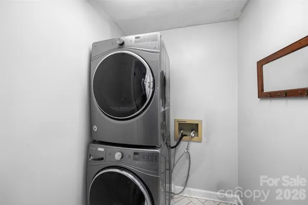a close up view of a washer and dryer