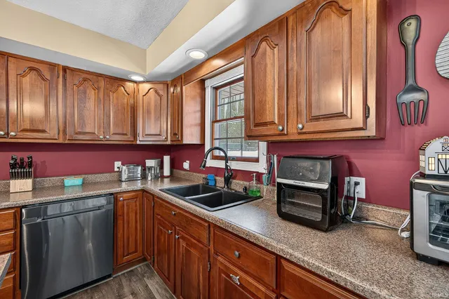 $335,000 | 10021 Lanter Court, Osceola, IN 46561